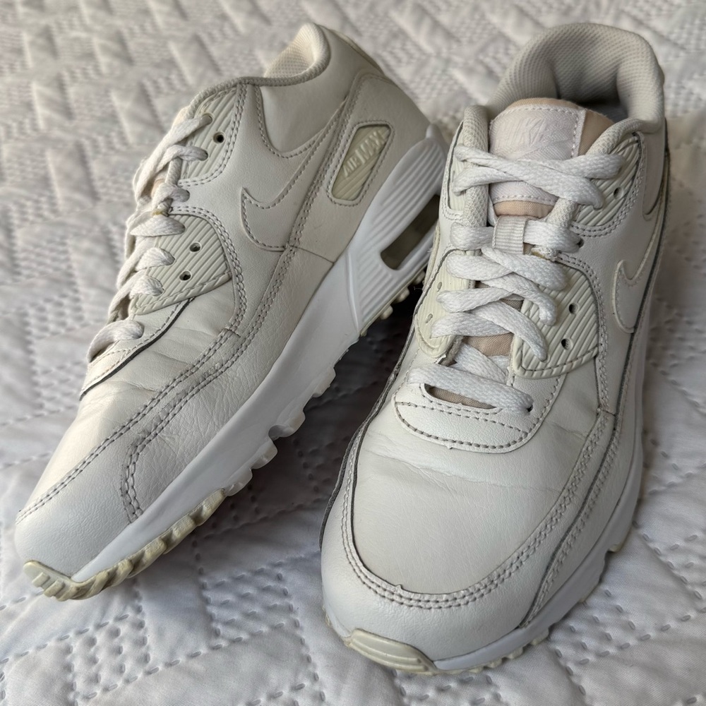 Nike Air Max White Leather Sneakers Activewear Running Shoes Boy Size 5Y US - Picture 2 of 10